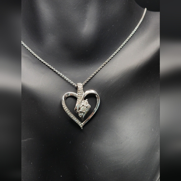 Elegant Italian Silver 925 Heart Pendant Necklace With Shiny Sircon Stone - Picture 3 of 5
